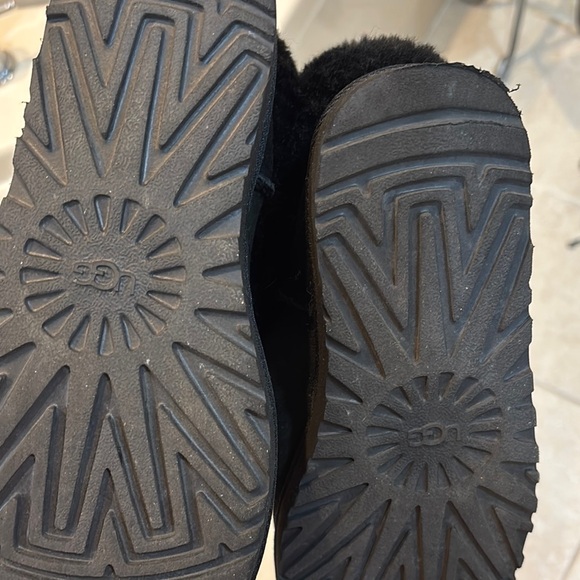 UGG Black Winter Boots with Plush Fur Trim - Picture 4 of 4